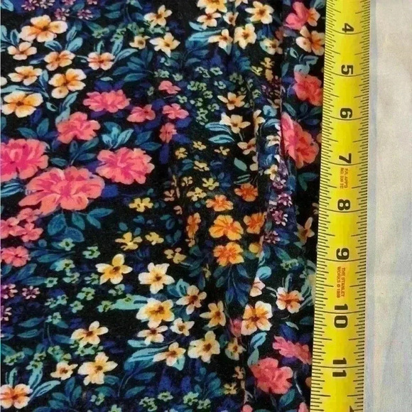 Torrid Blouse Black with Bright Flowers (Size 00) - Picture 5 of 8